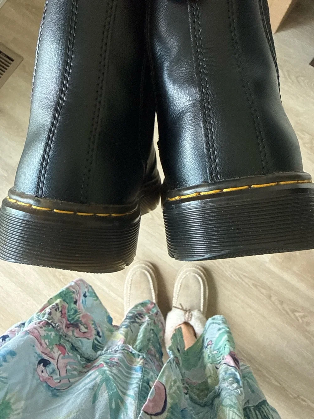 Dr. Martens Dorrian Black Leather Chelsea Boots Ankle Lug Sole Pull On Size 8